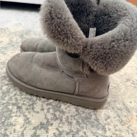 Women's Gray Shearling Ugg Boots - Picture 4 of 6